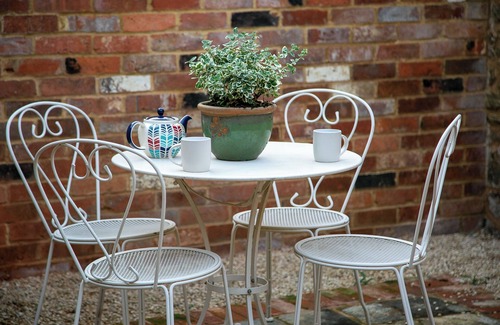 Adderbury Cottage | Banwell-luxury 4 bedroom cottage in Oxfordshire: families, groups, pets, wi-fi