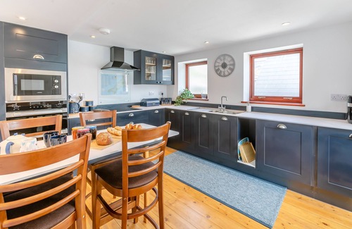 Coverack Apartment | Barachy - Three Bedroom Apartment, Sleeps 6