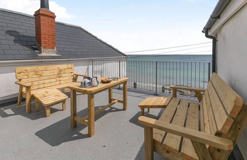 Coverack Apartment | Barachy - Three Bedroom Apartment, Sleeps 6