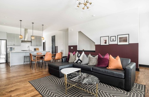 Buena Vista Cottage | Barbara & Linda by Avantstay Stylish 2 Home Buyout in Heart of Nashville