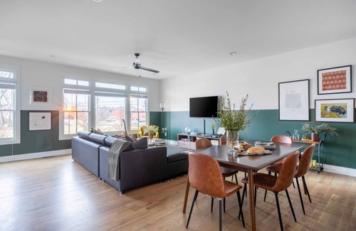 Buena Vista Cottage | Barbara & Linda by Avantstay Stylish 2 Home Buyout in Heart of Nashville