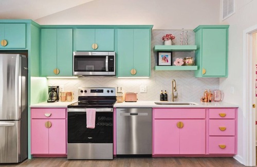 Greenwood Condo | Barbie Dream Condo - Near Restaurants, Coffee & Bar