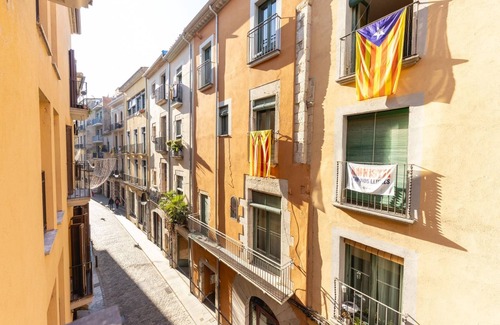 Barri Vell Apartment | Barca Studio 2 - Holiday Apartment Rental in Girona | Bravissimo