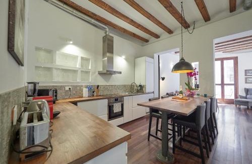 Gothic Quarter Apartment | BarcelonaForRent Alessandra Central Ramblas