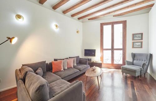 Gothic Quarter Apartment | BarcelonaForRent Alessandra Central Ramblas