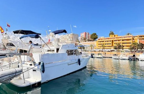 Playa Pobla de Farnals Boat Rental | Barco muy acogedor en Valencia