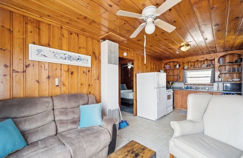Oscoda Cabin | Barefoot Beach Resort