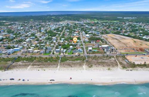 Bid-a-wee Beach House | Barefoot Bungalow - Private Beach Access, Dog-Friendly, 1940s Home 1 Block to Beach, FREE Daily Activities!