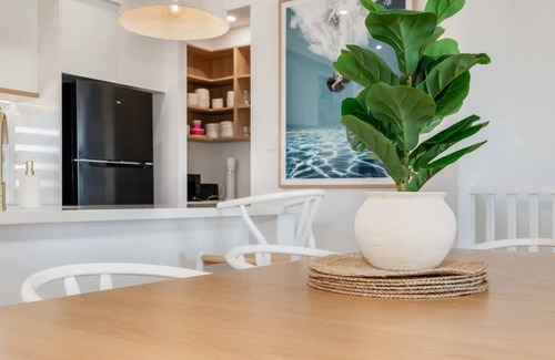Bargara House | Bargara Coastal Luxe: Aircon, Out S Pet, Sleeps 8