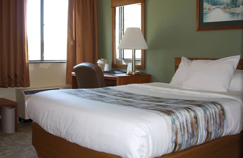 Superior Hotel | Barker's Island Inn Resort