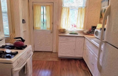 East of Broadway Cottage | Barkley-Hayward Cottage