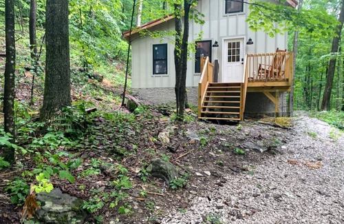 Jeffersonville Cabin | Barn at Red River Gorge Natural Bridge