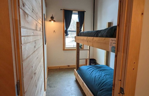 Rumney Hostel | Barn Door Hostel