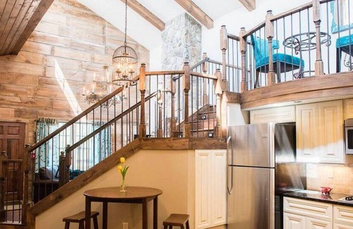 Cottage Grove Other | Barn Luxury Stay w/Jacuzzi Loft