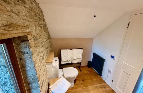 Moone Apartment | Barn Retreat with Mountain Views