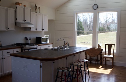 Ridge Cabin | Barn Stay on Working Farm in VA Wine Country, 30 min from UVA