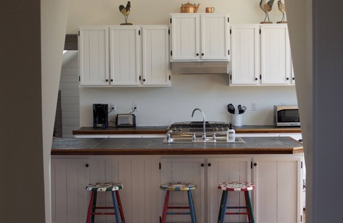Ridge Cabin | Barn Stay on Working Farm in VA Wine Country, 30 min from UVA