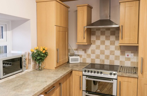 Hutton Rudby Cottage | BARNABY COTTAGE, pet friendly, with a garden in Hutton Rudby