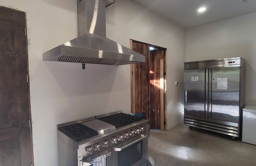 Bellingham House | Barndominum, minutes to lake and trails sleeps 14+ Weddings, Events, Retreats