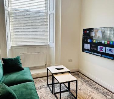 Dunfermline Apartment | Barnet House Serviced Apartments