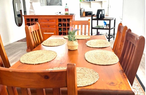 Barney Point Cottage | Barney Point Gem Space, Privacy & Perfect Location Walk to Beach, Cafes and Pub
