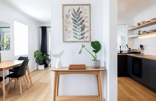 Narrawallee House | Barney's Beach House - A Haven of Comfort and Style