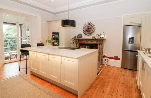 Teignmouth House | BARNSLEY HOUSE, pet friendly, luxury holiday cottage in Teignmouth