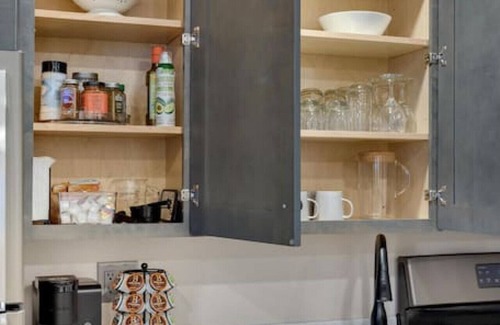 Berlin Apartment | Barnwood Suite · Romantic getaway on Main Street - Barnwood Suite