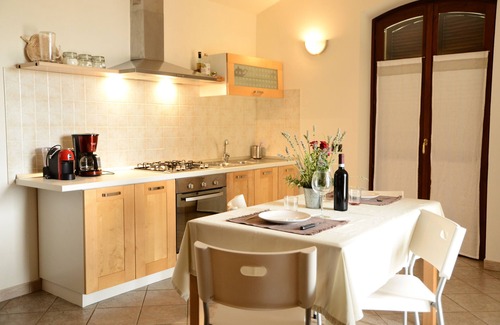 Diano d'Alba Apartment | BAROLO apartment, in the sun in the green hills.