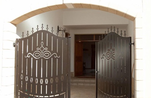 Tiggiano House | Baroness Pink House