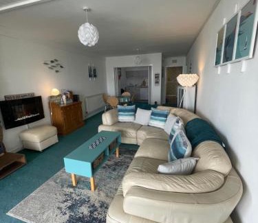 Benllech Apartment | Barracuda, Beachside Apartment
