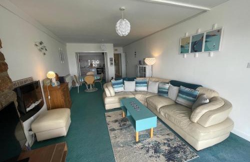 Benllech Apartment | Barracuda, Beachside Apartment