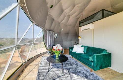 Franklin Apartment | Barrel Hot Tub at The Eagle Dome in Franklin!