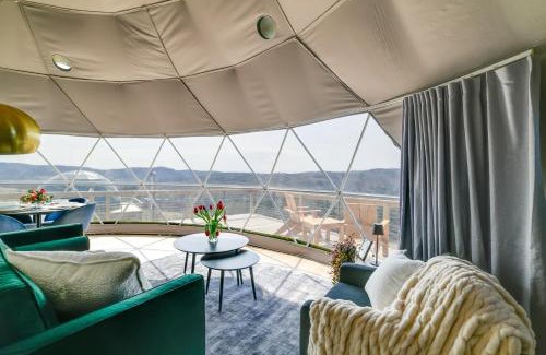 Franklin Apartment | Barrel Hot Tub at The Eagle Dome in Franklin!