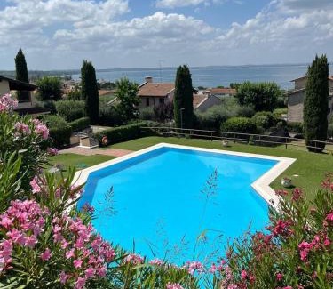 Calmasino Apartment | Barum Lake View Apartment in Lazise
