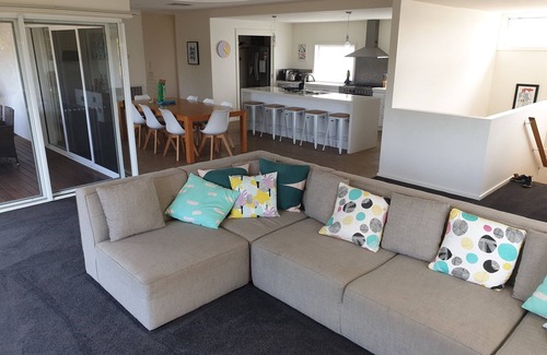 Barwon Heads House | Barwon Links - spacious living