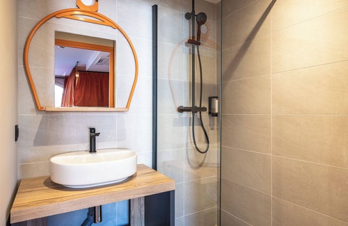 Albertville Hotel | Base Camp Lodge - Albertville