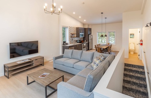 Revelstoke House | Basecamp Resorts Revelstoke I Five Bedroom Suite