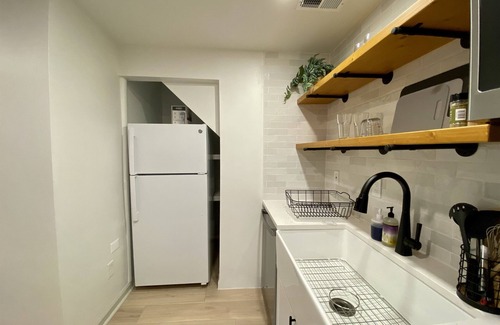 Cherrydale Apartment | Basement 1 King Bed with No Stairs
