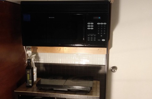 Wexford House | BASEMENT APARTMENT (1 Bedroom-2 Beds)