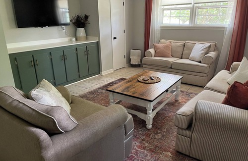 Athens Apartment | Basement Apartment on the Loop