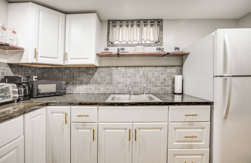 Northeast South Bend House | Basement Unit—Walk to ND