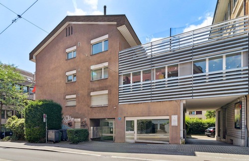 District 8 Apartment | Basic Apartment in Zurich with Full Kitchen