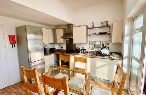 Sherborne St. John House | Basingstoke En-suite Room Townhouse Near Hospital