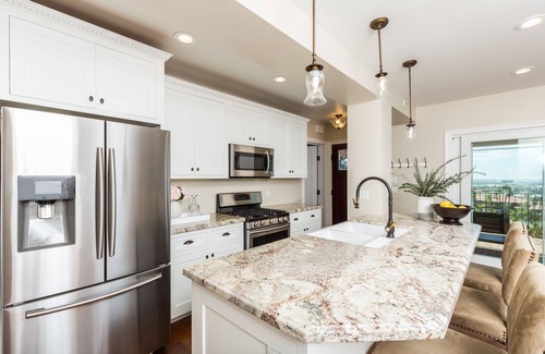 Mission Hills Apartment | Bask in San Diego Glory: Bay Views, Blissful Breezes, & Sunsets Bathed in Warmth