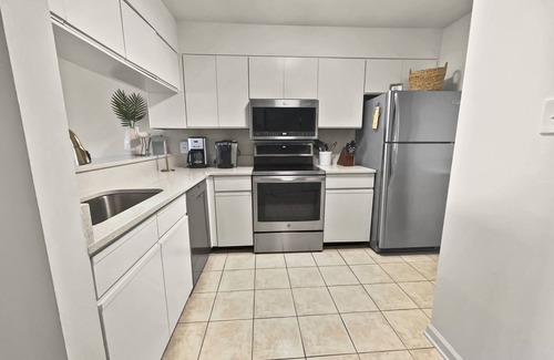 Sunnyside Condo | "Bask" - Ramsgate Harbour | Beachfront Condo | Pristine Beach Views | Community Pool