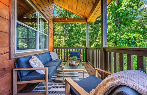 Caton Cabin | Basketball Court Near Dollywood Sleeps 12 Cozy Cabin Pool and Spa