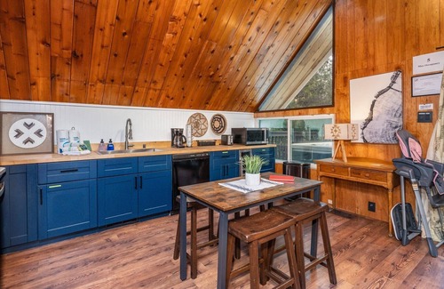 Oakhurst House | Bass Lake Chalet- A frame with hot tub/firepit