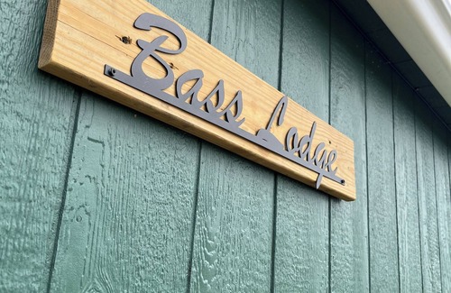 Commerce Cabin | Bass Lodge - Lakefront - New