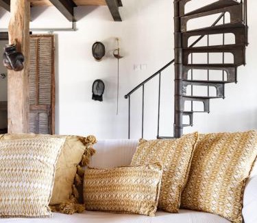 Saint-Etienne-de-Villereal Apartment | Bassiviere Barn Chic